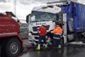 Schwerer LKW VU PKlemm A 4 Rich Olpe auf der Rodenkirchener Bruecke P387